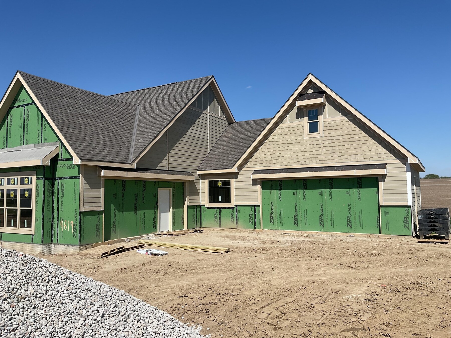 Lap siding and architectural siding detail by AEC Construction